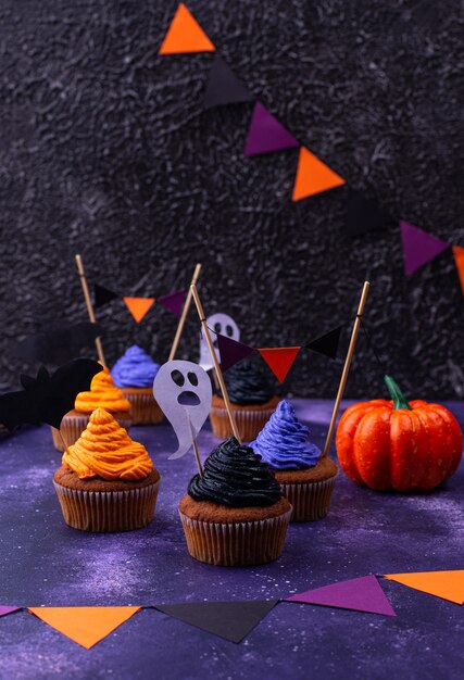 Cupcakes de Halloween con crema de color