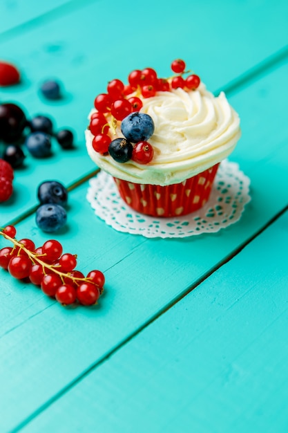 Cupcakes mit Sommerbeeren