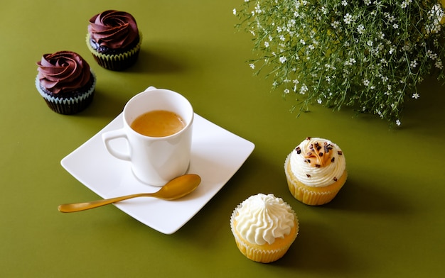 Cupcakes und Kaffee