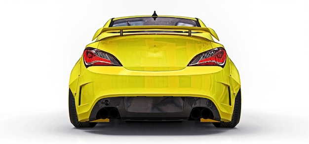 Cupé de coche deportivo pequeño amarillo. Tuning de carreras avanzado con piezas especiales y extensiones de rueda. Representación 3D.