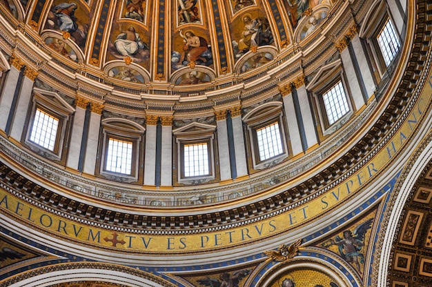 La cúpula de la basílica de San Pedro es la cúpula más alta del mundo.