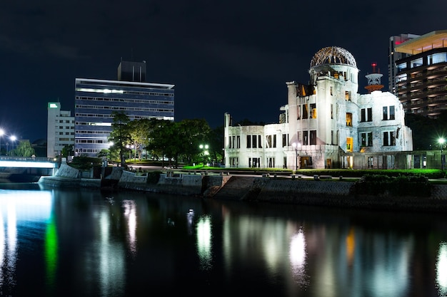 Cúpula de la bomba atómica en la ciudad de Hiroshima