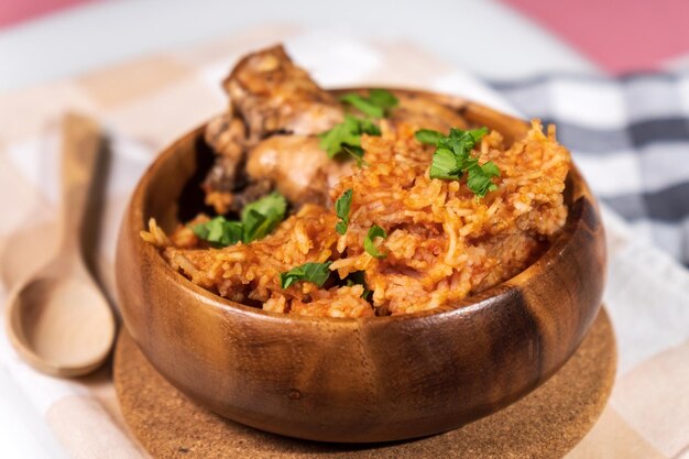 Cúpula de arroz Jollof para conceito de comida nigeriana ghanesa prato nacional africano