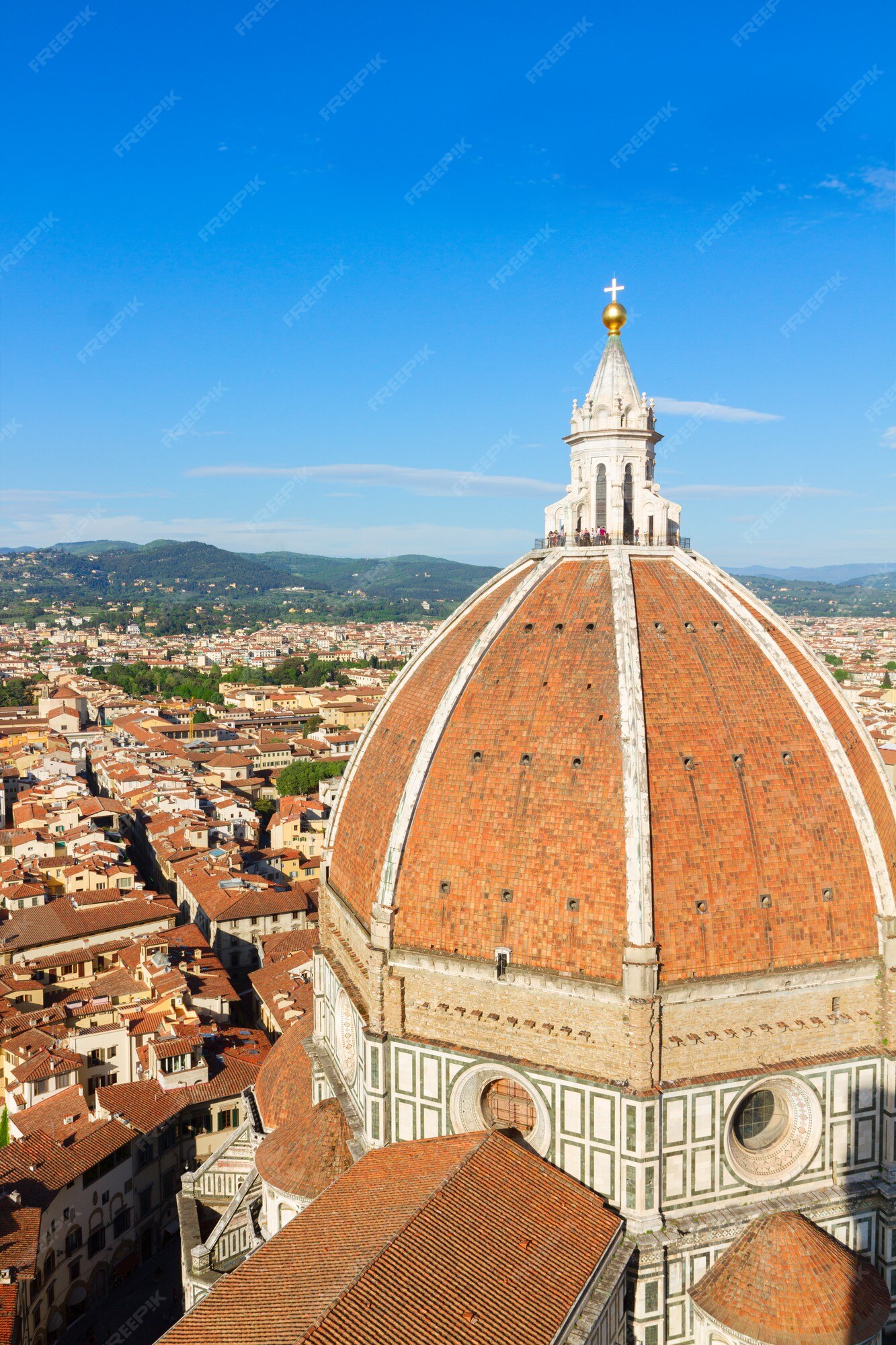 La cúpula de la iglesia catedral de santa maria del fiore sobre la ciudad de florencia, italia. | Foto Premium La cúpula de la iglesia catedral de santa maria del fiore sobre la ciudad de florencia, italia. | Foto Premium