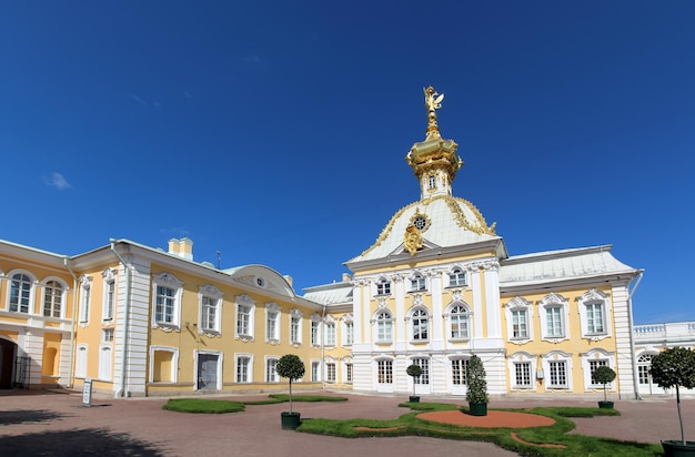 Cúpula en petrodvorets san petersburgo