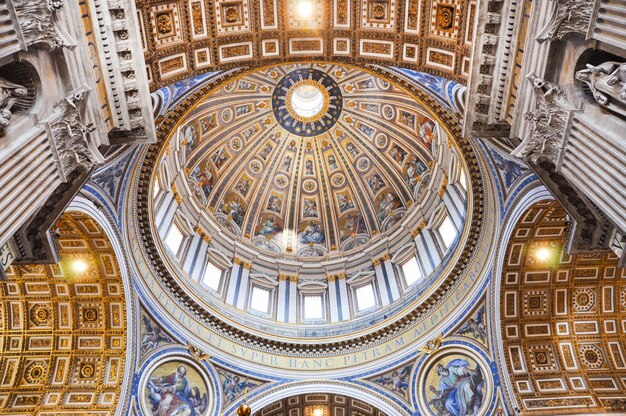 Cúpula pintada da cúpula da basílica de São Pedro