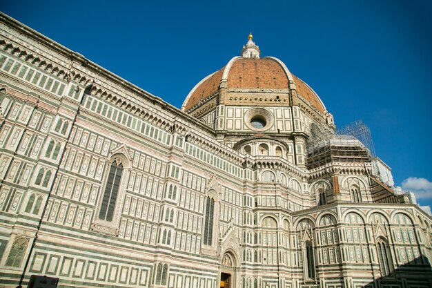 Cúpula de la señal de la arquitectura de la catedral del duomo de Florencia en Italia.