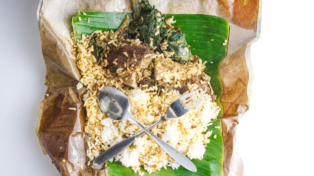Curry de arroz Nasi Padang o Padang, una de las comidas más famosas Comida popular indonesia