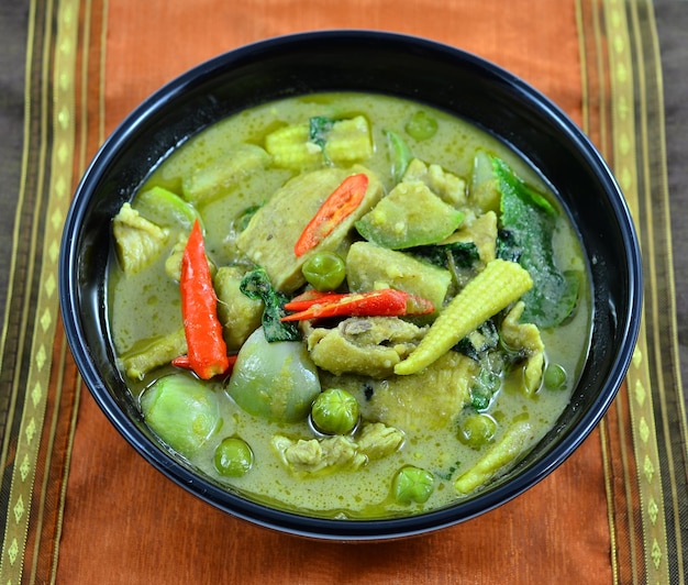 Curry de cerdo verde cocina tailandesa