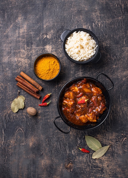 Curry de frango tikka masala com arroz