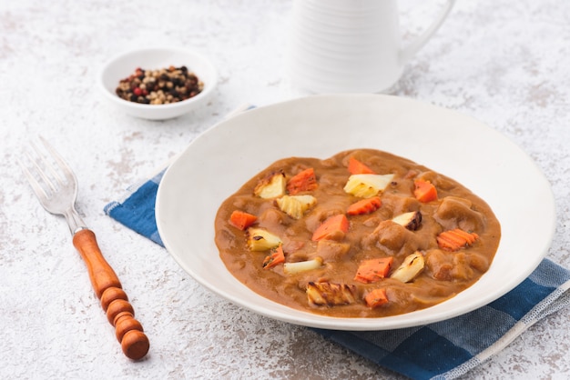 curry con patata y zanahoria fondo de comida de Japón