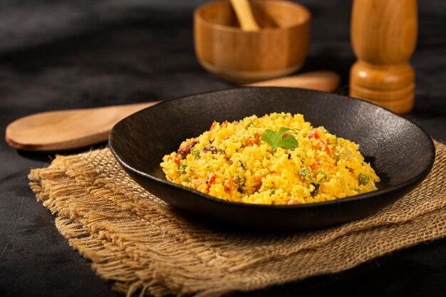 Foto cuscuz. comidas típicas do nordeste do brasil.