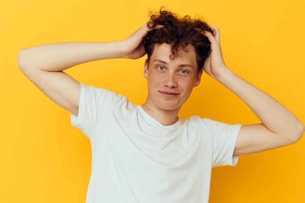 Cute kinky guy Handgesten Emotionen Jugendstil Lifestyle unverändert