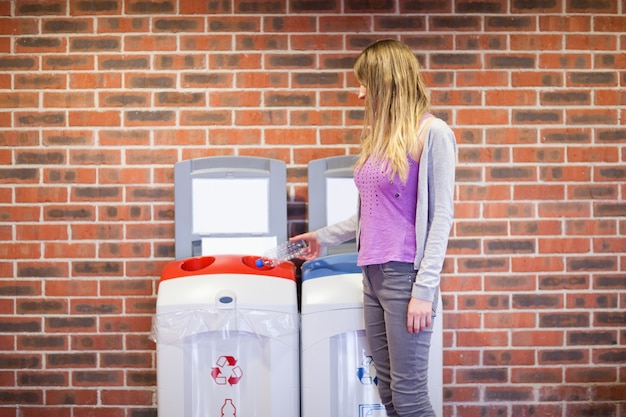 Cute Schüler Recycling