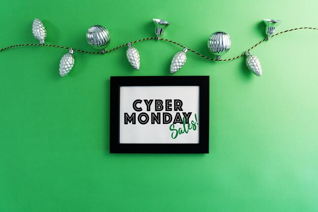 Cyber Monday Sale en marco de fotos con luces de guirnaldas
