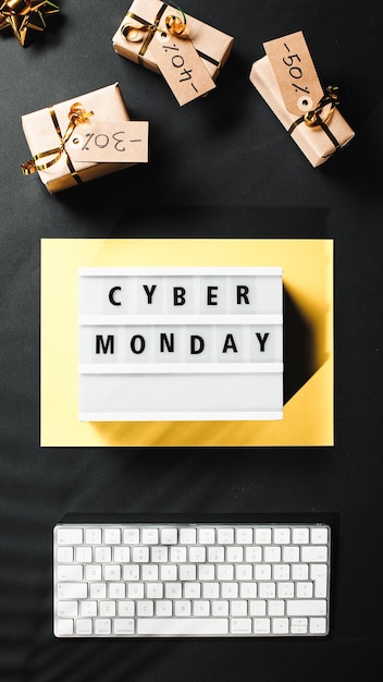 Cyber Monday vertikaler Hintergrund mit Tastatur