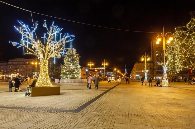 Czestochowa Polonia 31 de diciembre de 2023 Centro de la ciudad de Czestochowa en Nochebuena