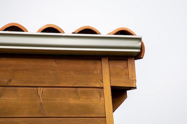 Dachrinnen Holzhausbau neues Regenrinnen-Entwässerungssystem mit Siding Soffits und Traufen