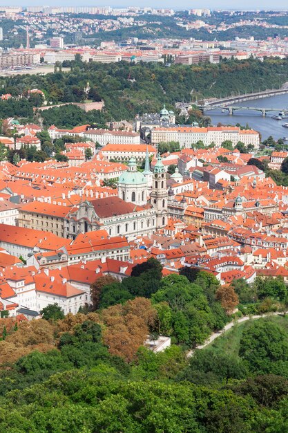 Dächer des Stadtteils Hradschin, Ansicht von oben, Prag, Tschechische Republik