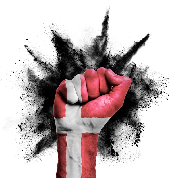 Dänemark hob die Faust mit dem Protestkonzept der Pulverexplosionskraft