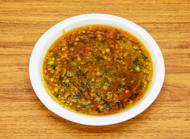 Dal chana fry servido em prato isolado na mesa vista superior de comida picante indiana e paquistanesa