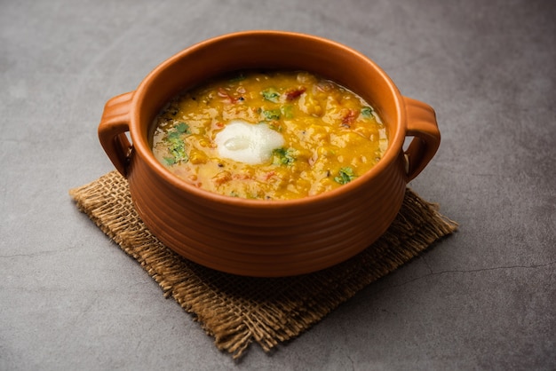 Dal Fry mit Desi Ghee oder geklärter Butter