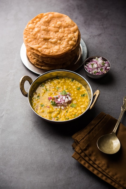 Dal Pakwan é um autêntico café da manhã Sindi. É uma combinação de Maida puris frita, crocante e sem sopro, servida com Daal feita com chana ou grão de bico partido.