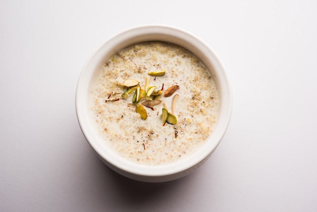 Daliya kheer o Dalia Payasam ÃƒÂ ¢ Ã‚Â € Ã‚Â “Gachas de trigo y leche quebradas o trituradas con azúcar cocida al estilo indio. Dalia es un cereal de desayuno popular en el norte de la India.