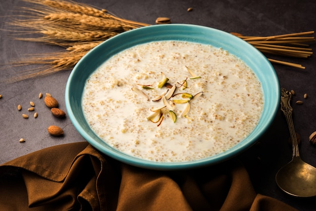 Daliya kheer ou Dalia Payasam ÃƒÂ ¢ Ã ,Â € Â “Trigo quebrado ou rachado e mingau de leite com açúcar cozido à maneira indiana. Dalia é um cereal matinal popular no norte da Índia