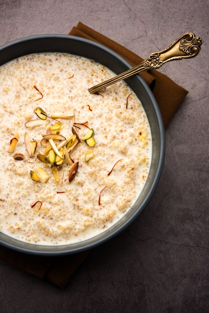 Daliya kheer ou Dalia Payasam ÃƒÂ ¢ Ã ,Â € Â “Trigo quebrado ou rachado e mingau de leite com açúcar cozido à maneira indiana. Dalia é um cereal matinal popular no norte da Índia