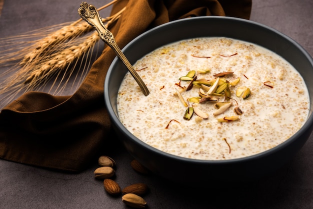 Daliya kheer ou Dalia Payasam ÃƒÂ ¢ Ã ,Â € Â “Trigo quebrado ou rachado e mingau de leite com açúcar cozido à maneira indiana. Dalia é um cereal matinal popular no norte da Índia