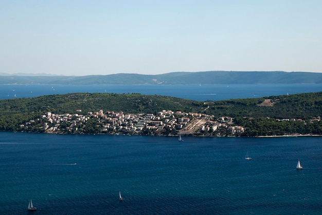 Dalmácia paisagem Croácia de Trogir Hills Road Island Destino de navegação