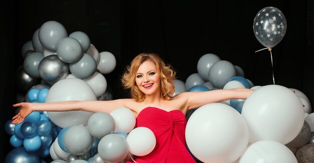 Dama de rojo Celebrando Año Nuevo Navidad Navidad cumpleaños bday Retrato de una novia bastante encantadora