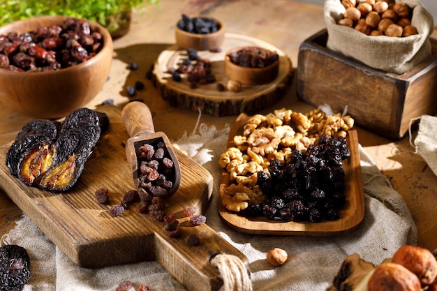 Bolo Doce Com Geleia Da Cereja, Saboroso E Fresco Jogo De Chá Antigo Foto  de Stock - Imagem de biscoito, atolamento: 128271732