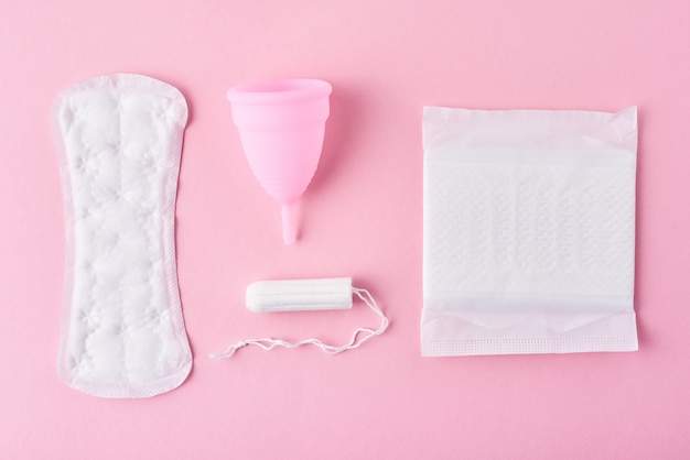 Damenbinde, Menstruationstasse und Tampon