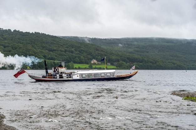 Dampf-Yachtgondel auf Coniston Water