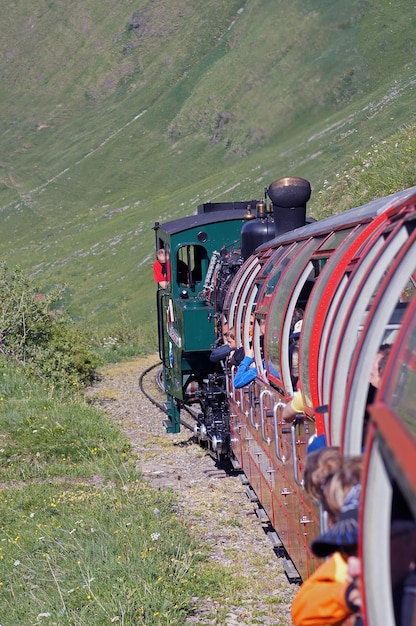 Foto dampflokomotive bei brienzer rothorn