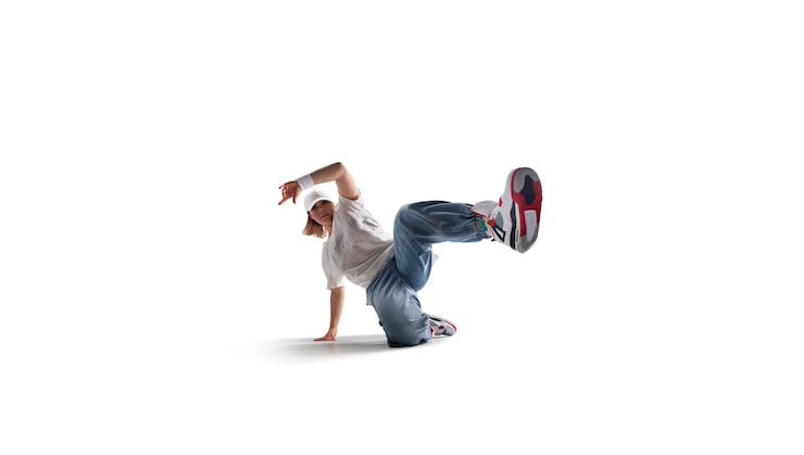Foto dançarina de rua dança breakdance isolado no branco