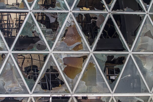 Foto daños después de quemar edificio en la ciudad