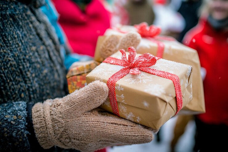 Dar regalos durante la celebración de invierno en un lugar nevado con una atmósfera festiva IA generativa