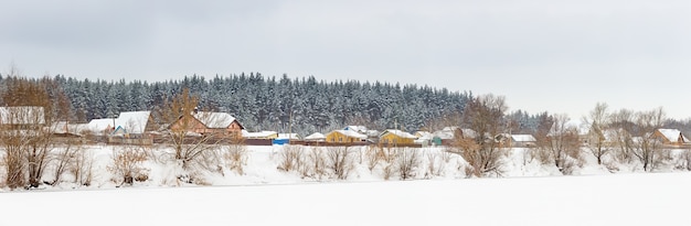 Das alte Dorf am Ufer des Don. Winterlandschaft