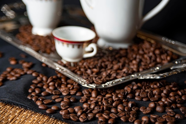 Das Bild Aroma und Geschmack von Kaffee Arrangement mit Kaffee und Zubehör