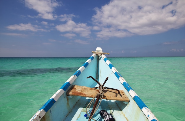 Das Boot in Shuab-Bucht auf Socotrainsel, der Indische Ozean, der Jemen