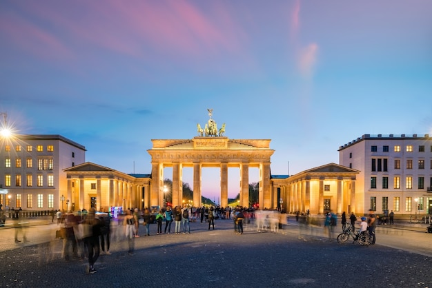 Das Brandenburger Tor in Berlin bei Nacht, Deutschland