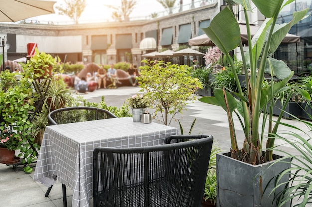 Das Café befindet sich im Garten