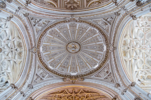 Das Dach im Inneren der Kathedrale von Cordoba Moschee Spanien