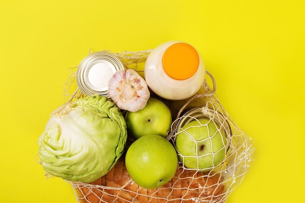Das Essen auf gelbem Grund, eine Ansicht der Oberseite des Layouts