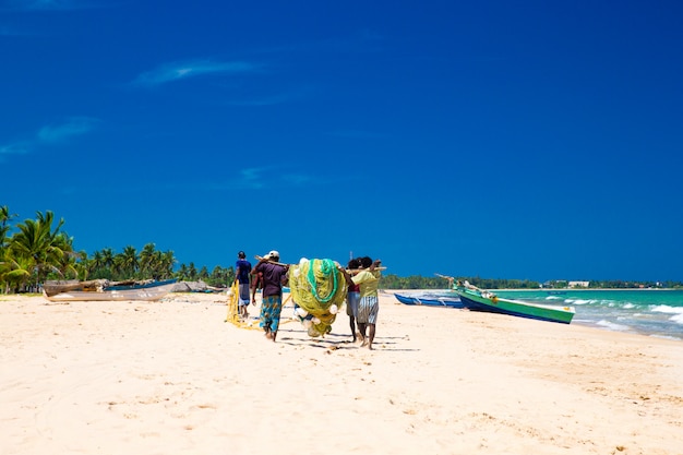 Das Fischen in Sri Lanka ist die Art und Weise, wie sie ihren Lebensunterhalt verdienen.