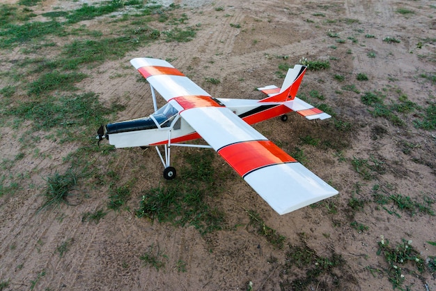 Das Flugzeug für die Funkfernsteuerung.