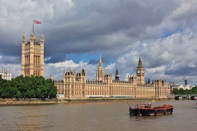 Das Gebäude des britischen Parlaments in London City, England, UK